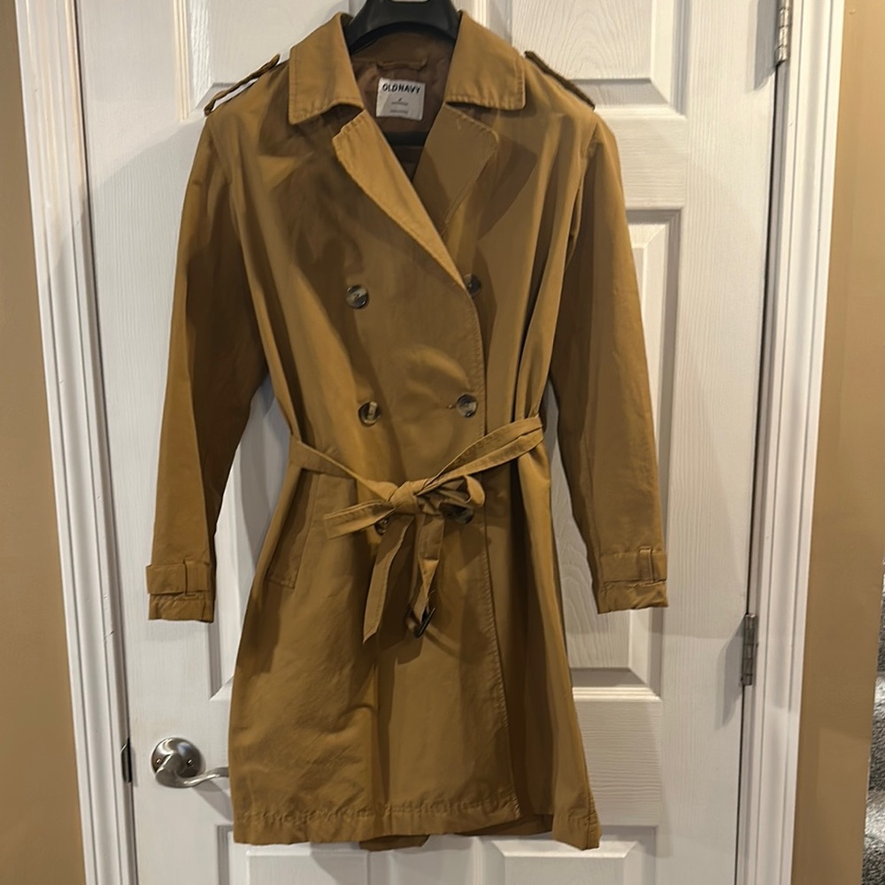 Tan Trench Coat with Double-Breasted Front and Matching Belt